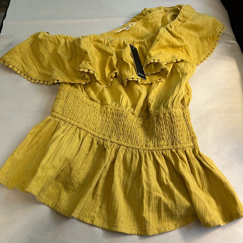 Akaiv NWT Sleeveless One Shoulder Mustard Cotton Top Size Small Peasant style